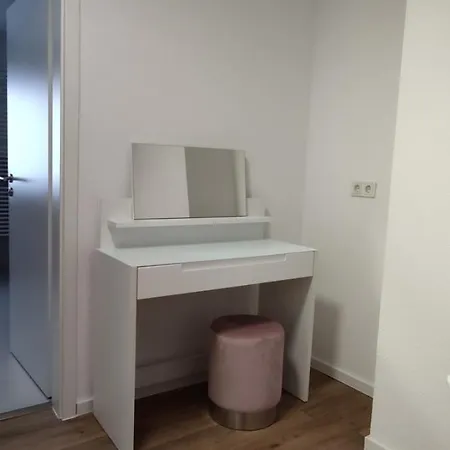 1 Bedroom W King Size Bed, 3 Min To Rab