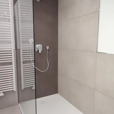 아파트 1 Bedroom W King Size Bed, 3 Min To Rab